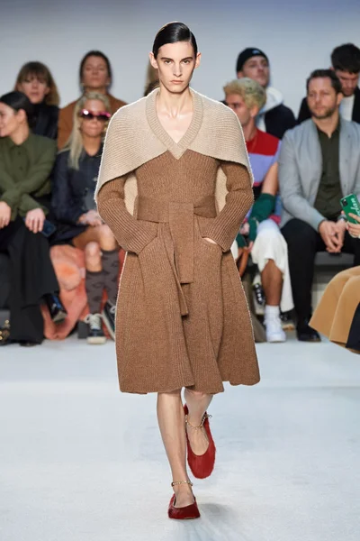 Look 15